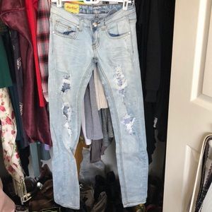 Distressed skinny jeans